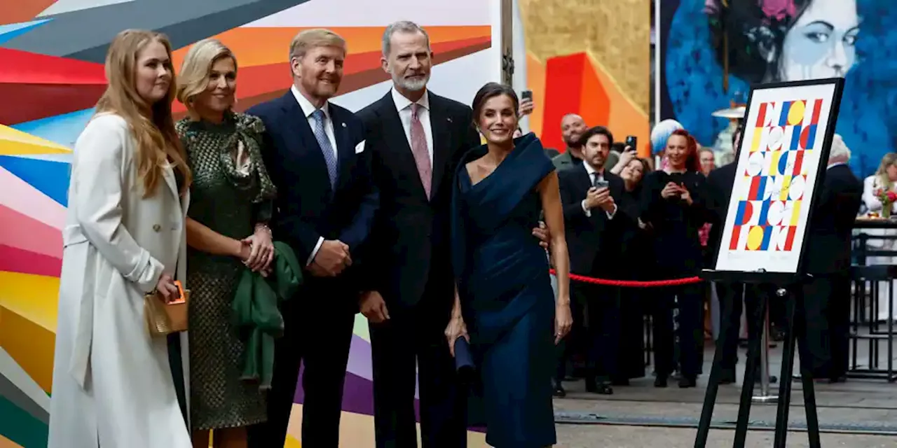 Don Felipe y Doña Letizia se despiden de Ámsterdam con los reyes del grafiti