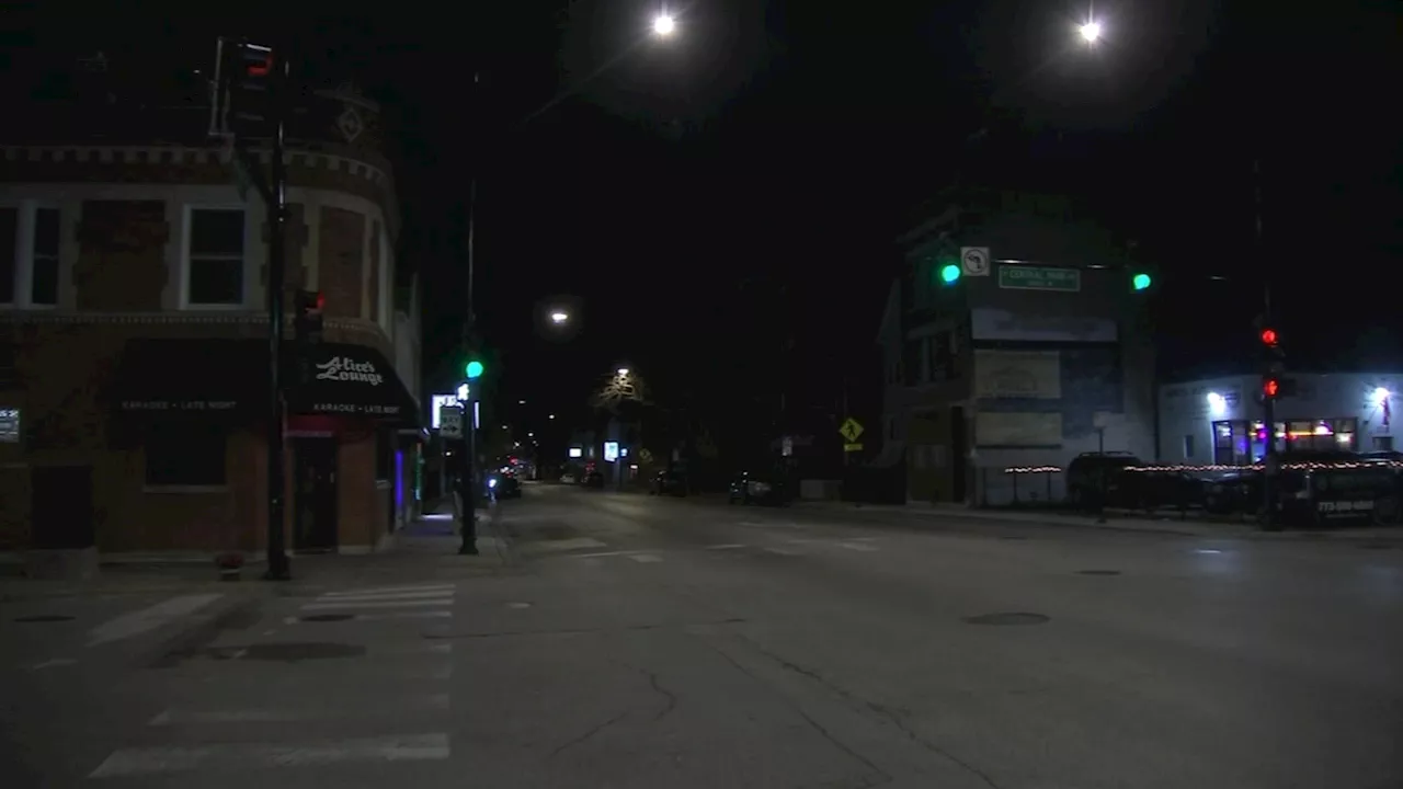 2 robbed by group armed with rifles, handguns in Avondale, Chicago police say