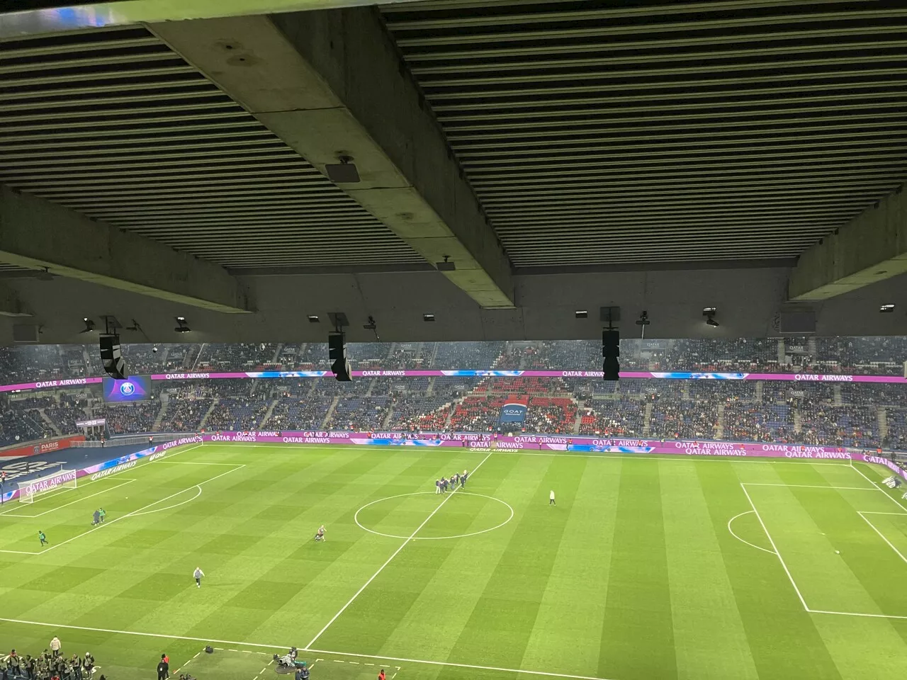 Salut nazi et insultes racistes au Parc des Princes : l'UEFA sanctionne le FC Barcelone