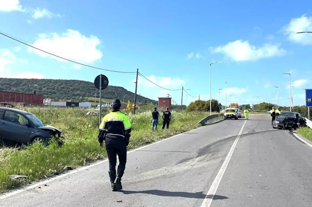 Prova a uccidere l'ex schiantandosi contro la sua auto, fermato