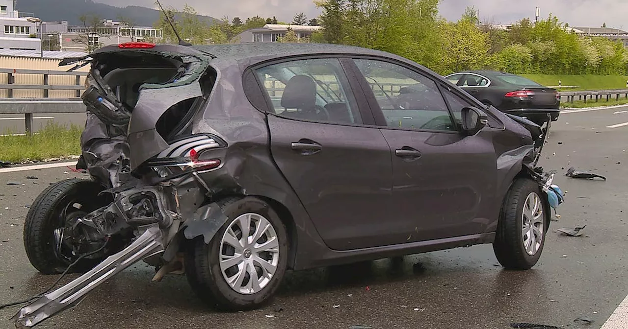 A7 nach zahlreichen Blitzeis-Unfällen komplett gesperrt