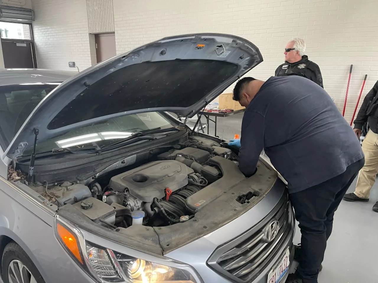 South Holland hosts Cook County sheriff’s free car light replacement for grateful residents