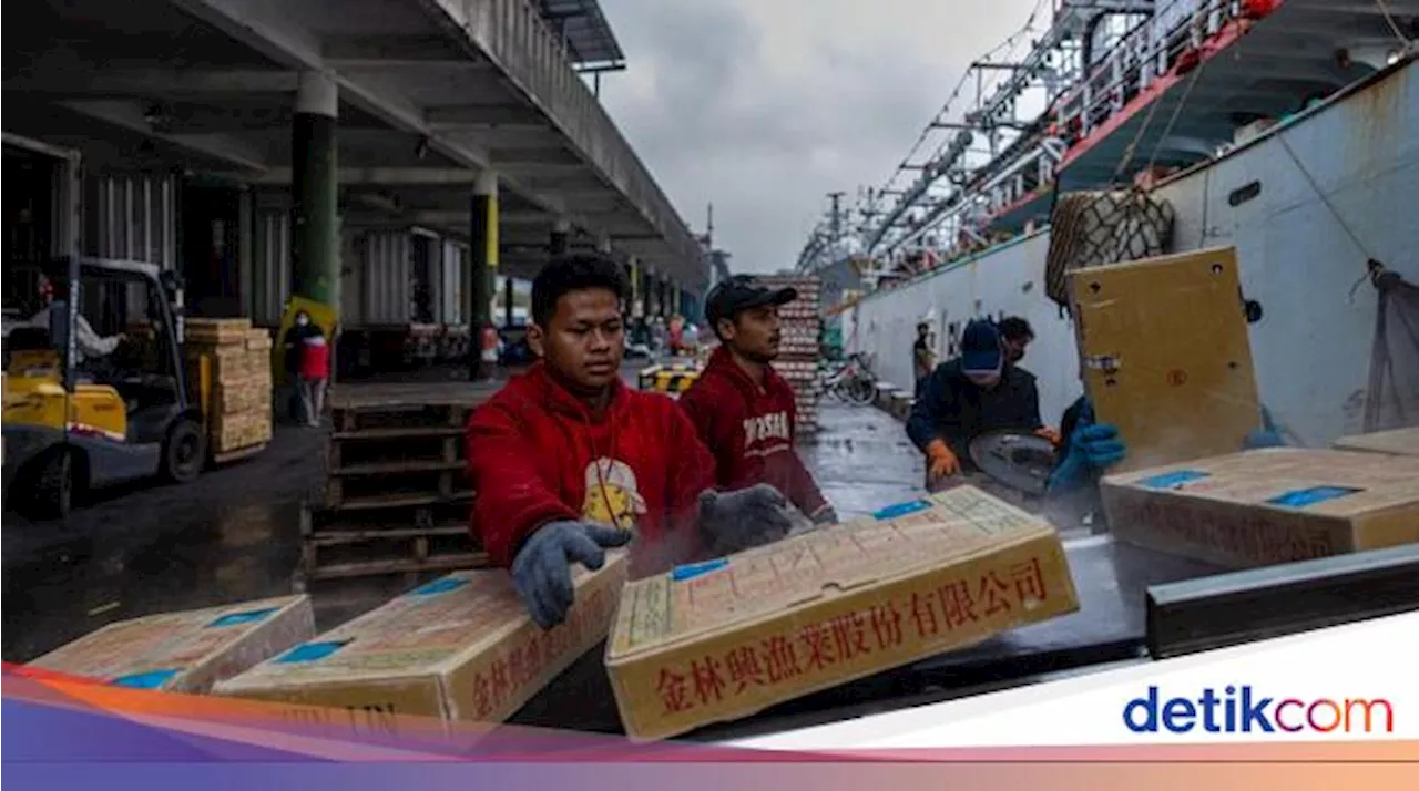 Cegah Serbuan Produk China ke AS, Biden Mau Naikkan Pajak Impor Barang Ini