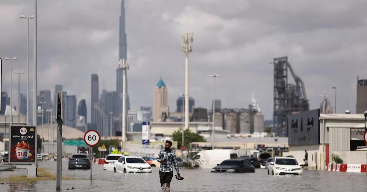 Warum die Wüstenstadt Dubai unter Wasser steht