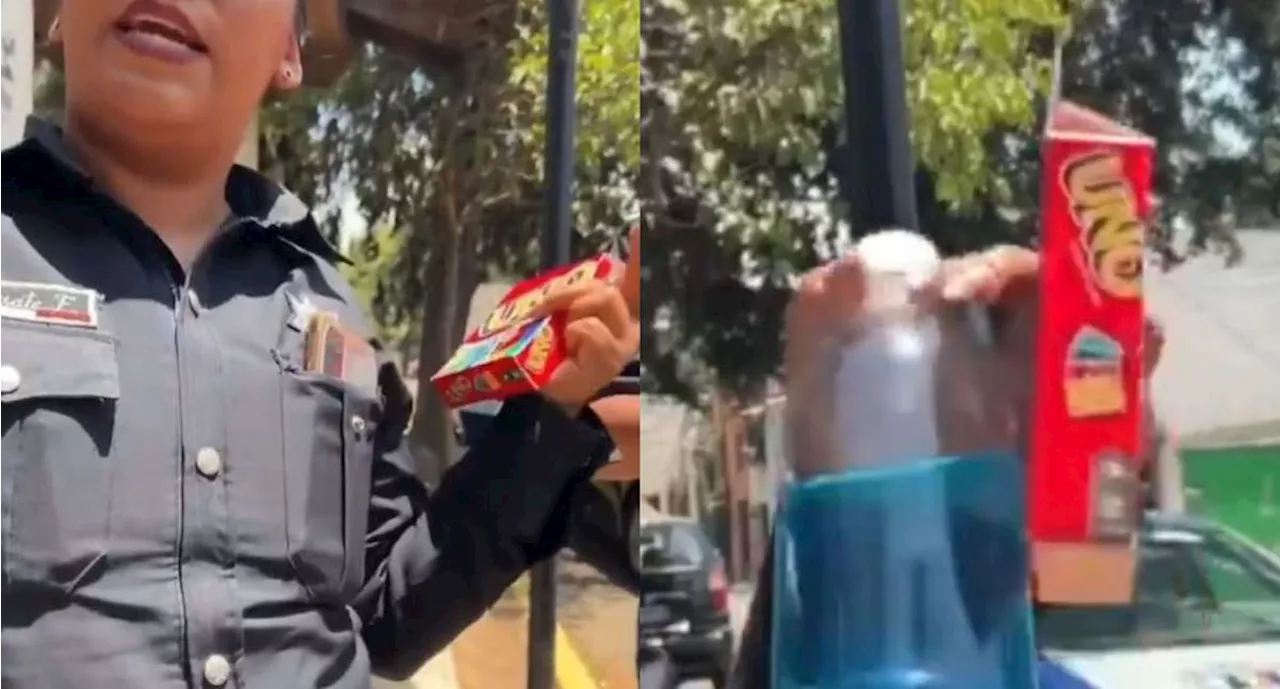 VIDEO: Por jugar 'UNO' en la calle, policías de Toluca intentan detener a un grupo de adolescentes