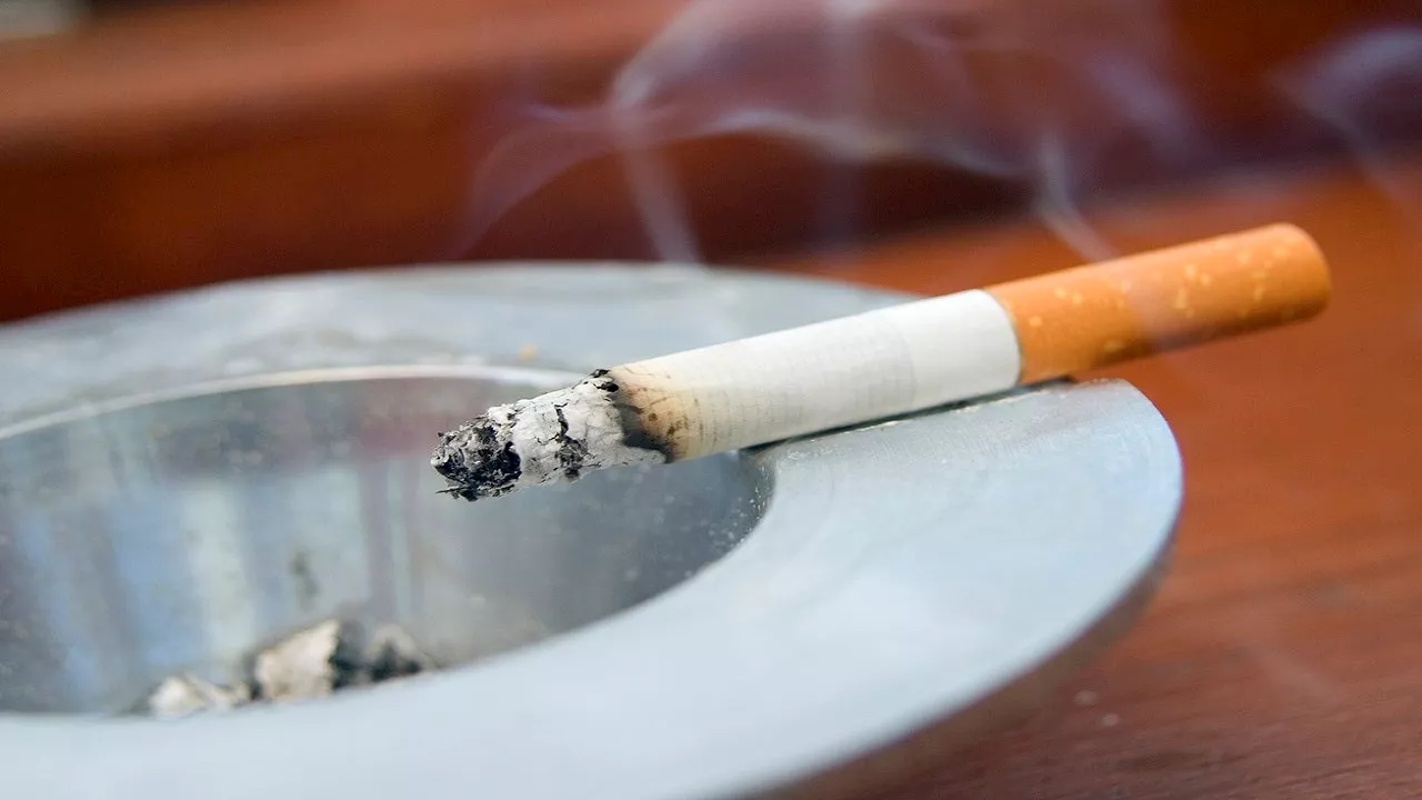 British parliament votes to ban smoking for all people born after 2009