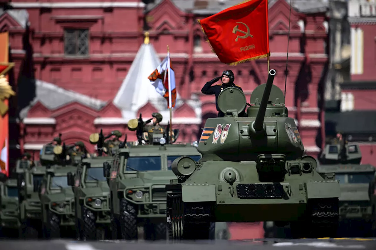 Военные начали перебрасывать в Москву технику парада Победы