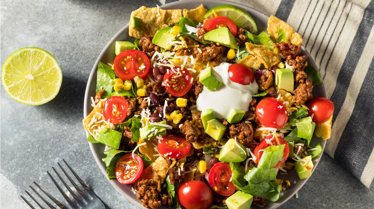 Geniales Low Carb Rezept: Schneller Texmex-Salat mit Hackfleisch und Joghurt | Deutschland ...