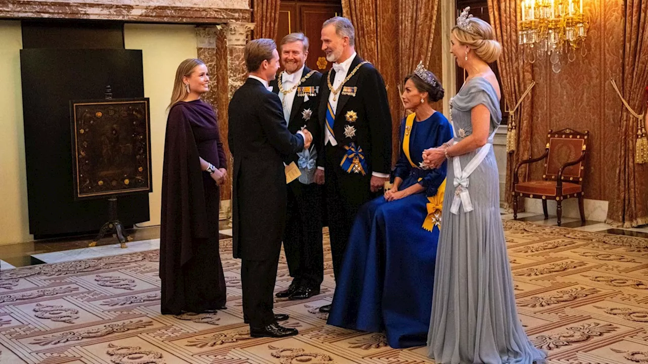 Queen Letizia forced to greet royal guests at state banquet sitting down