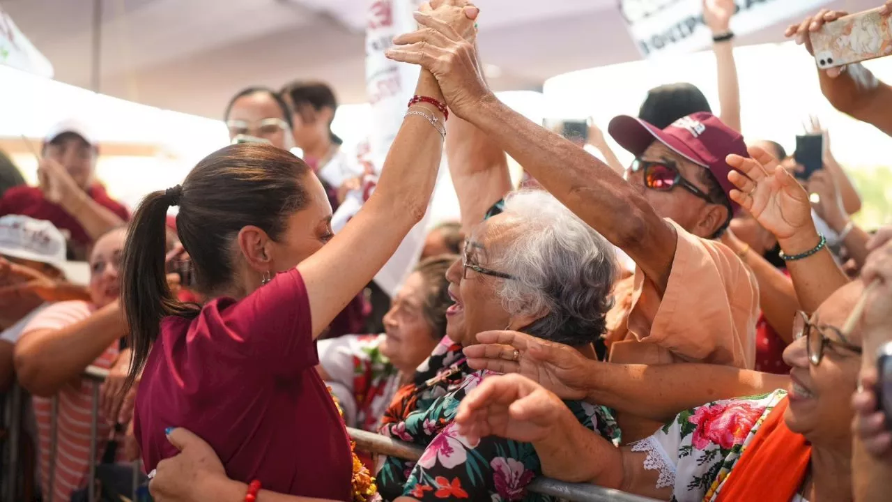 &quot;Labor de las mujeres de México, a los libros de texto&quot;: así fue la visita de Claudia Sheinbaum a Ticul, Yucatán