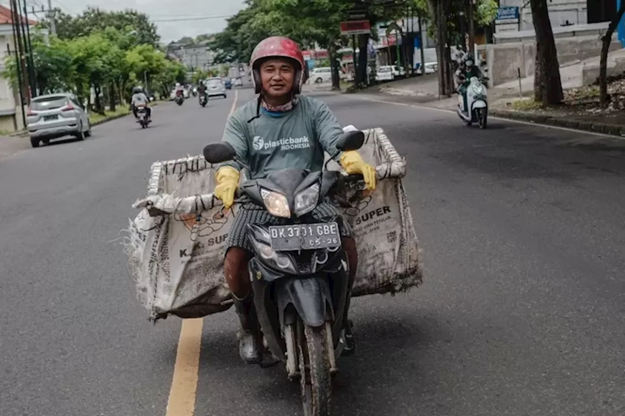 CooperVision Lanjutkan Kerja Sama dengan Plastic Bank, Menambahkan Program Perawatan Mata bagi Pemulung