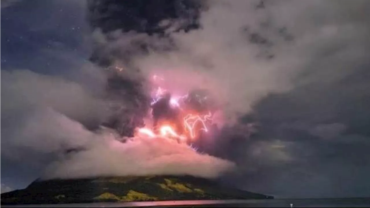 Badan Geologi Imbau Waspadai Lontaran Batu dan Potensi Tsunami 25 Meter akibat Erupsi Gunung Ruang