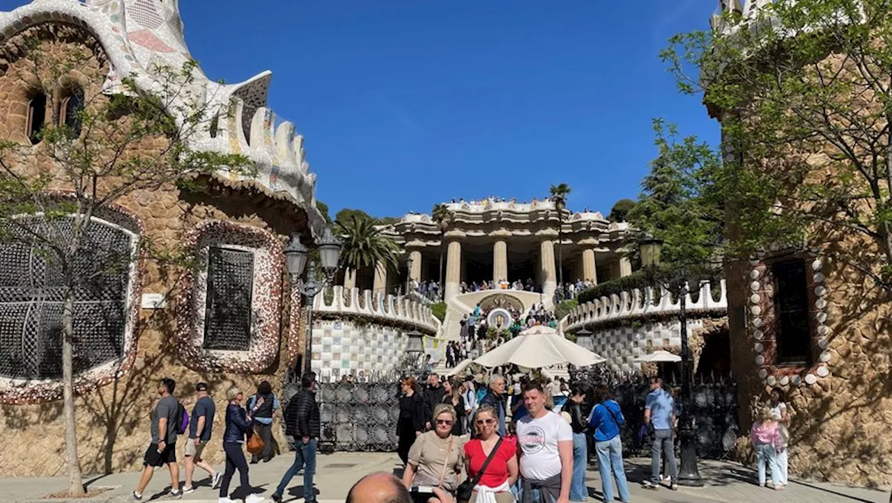 Surtourisme à Barcelone : une ligne de bus disparaît de Google maps, les touristes se volatilisent