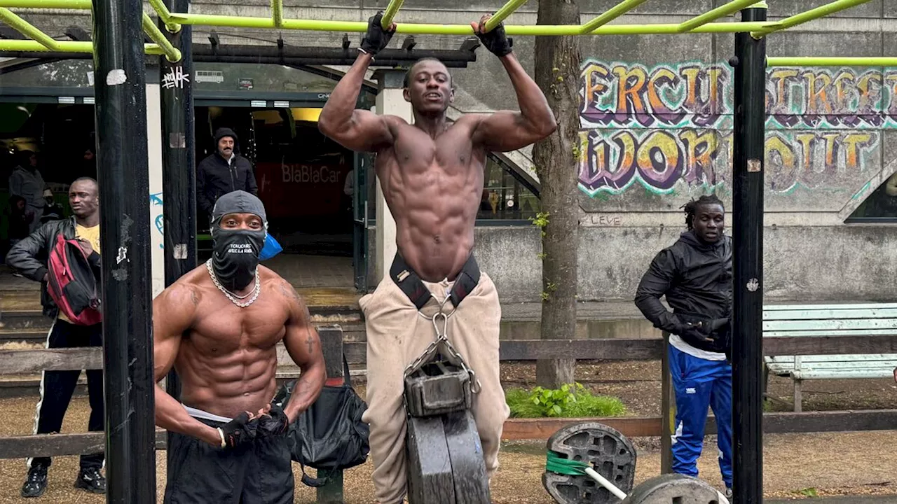 « Les cagoules, c’est le côté antisystème » : quand les bodybuildeurs de Bercy impressionnent les touristes