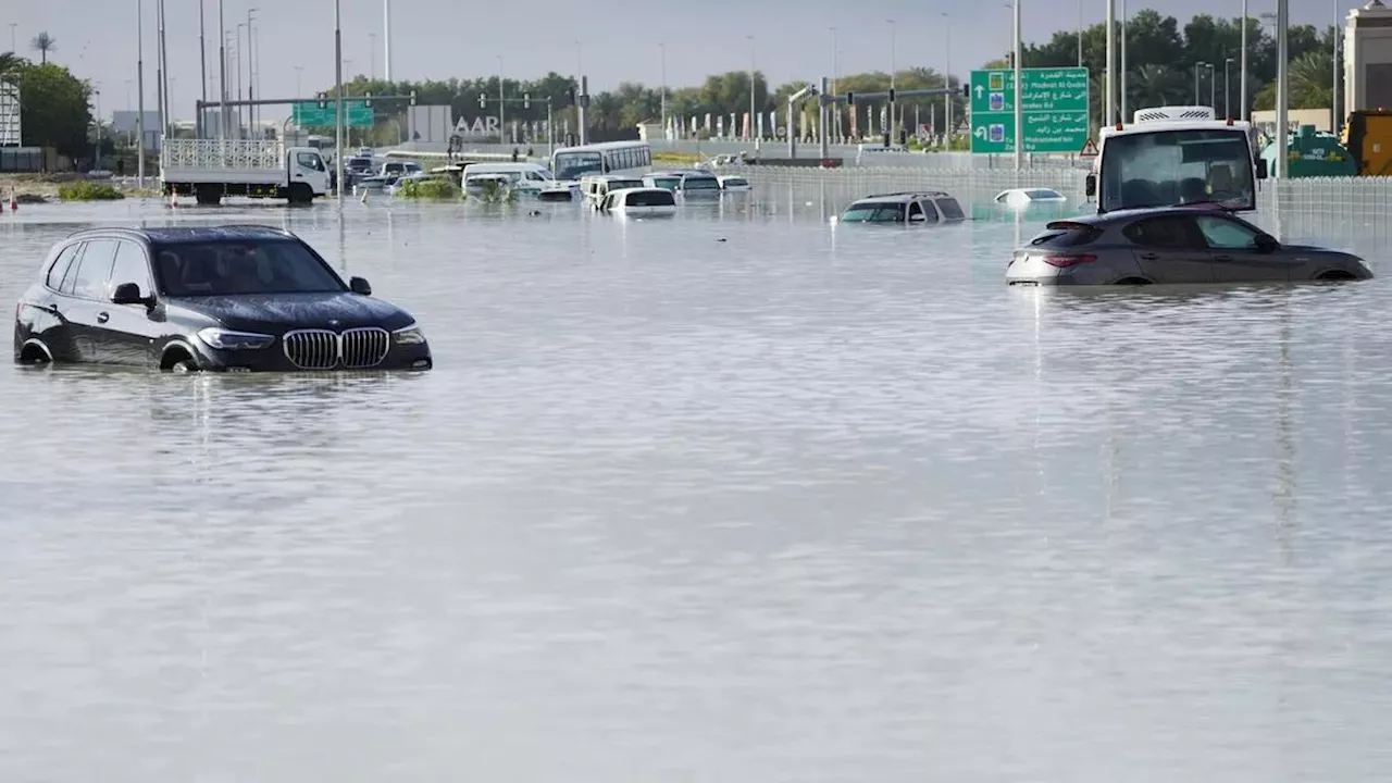 Banjir Picu Kekacauan di Bandara Dubai, 440 Penerbangan Dibatalkan Picu Penumpang Telantar, Kelaparan dan Marah