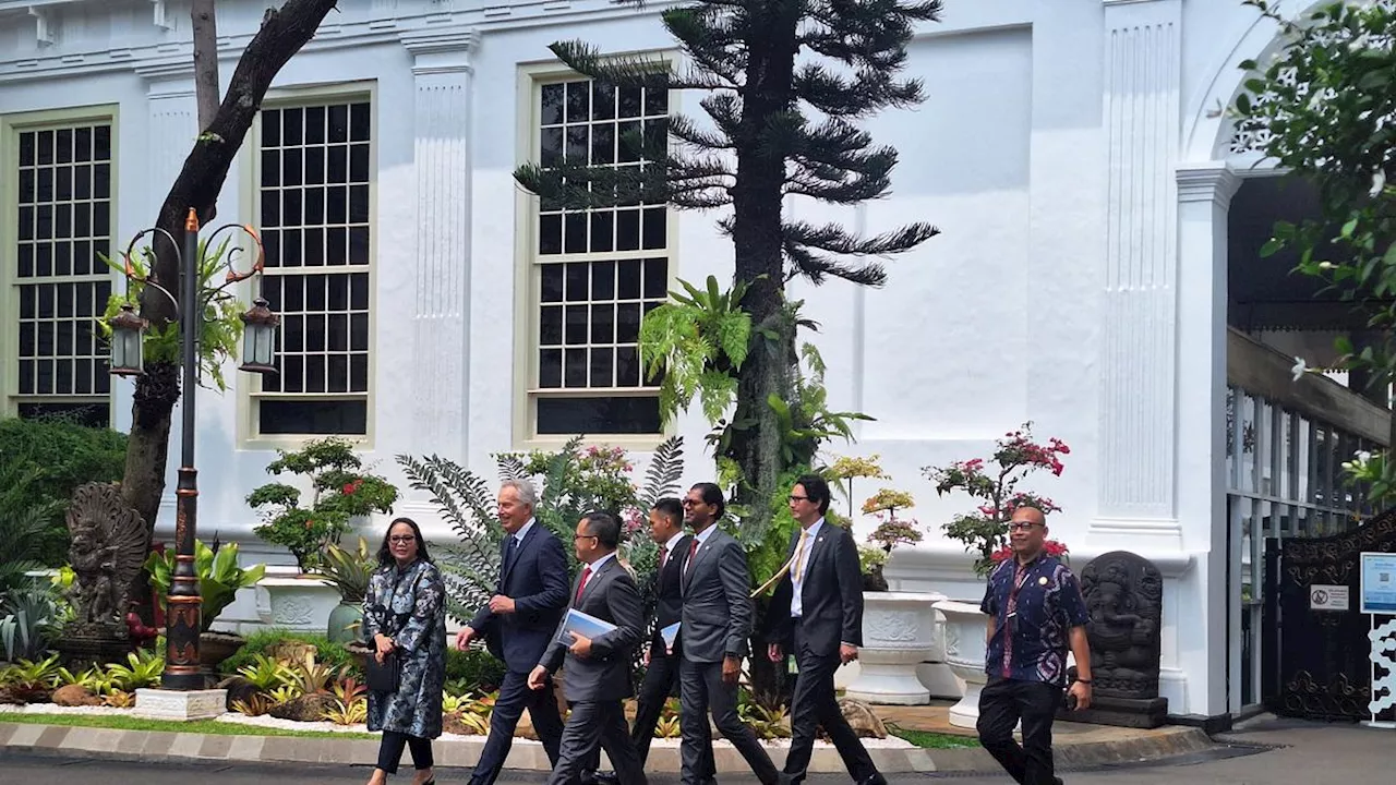 Jokowi Bertemu Mantan PM Inggris Tony Blair di Istana, Bahas soal Investasi EBT