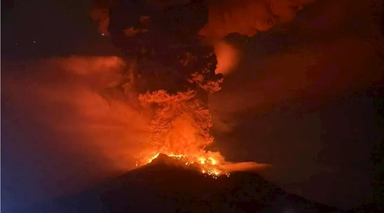 Indonesia, vulcano Ruang in eruzione: allerta tsunami