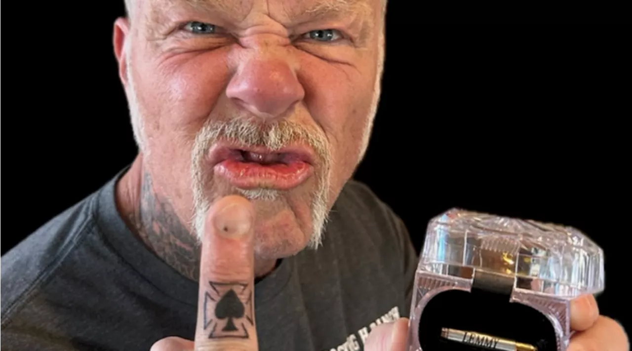 James Hetfield si è fatto un tattoo con le ceneri di un grande musicista scomparso: scopri di chi