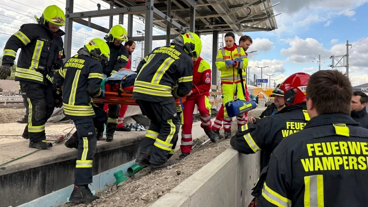 Wampersdorf: Arbeiter stürzte drei Meter in die Tiefe