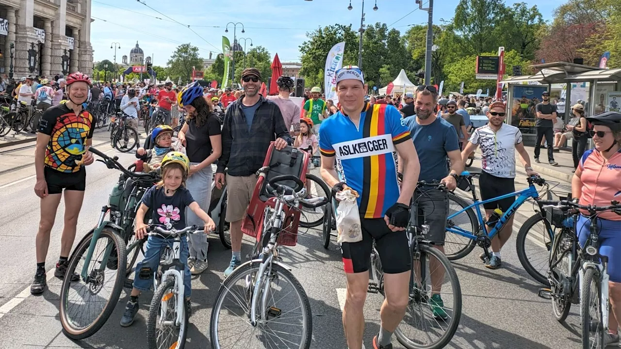 Wolkersdorfer führten die Wiener Radparade an