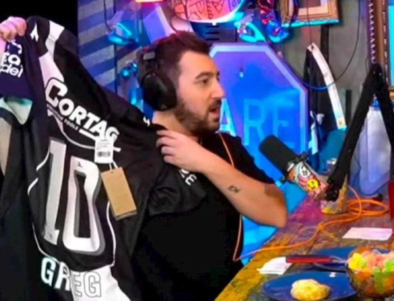 Ator que interpretou Greg recebe camisa da Ponte Preta por causa de meme