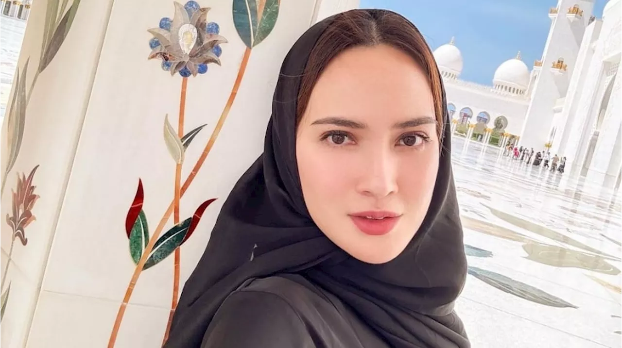 Shandy Aulia Berhijab di Masjid Agung Sheikh Zayed, Netizen: Dapat Hidayah dari Allah