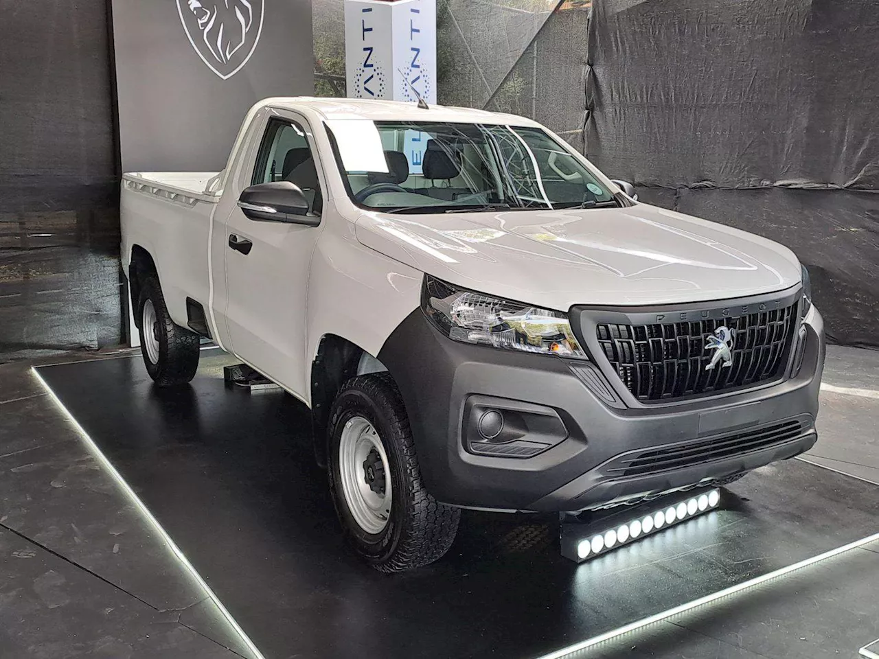 WATCH: New Peugeot Landtrek bakkies heading to SA (VIDEO)