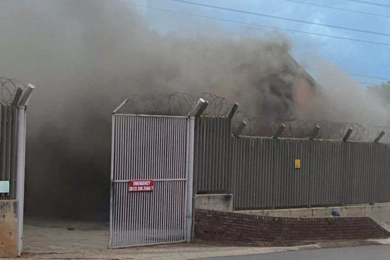 WATCH: Pretoria East plunged into darkness after Mooikloof substation fire