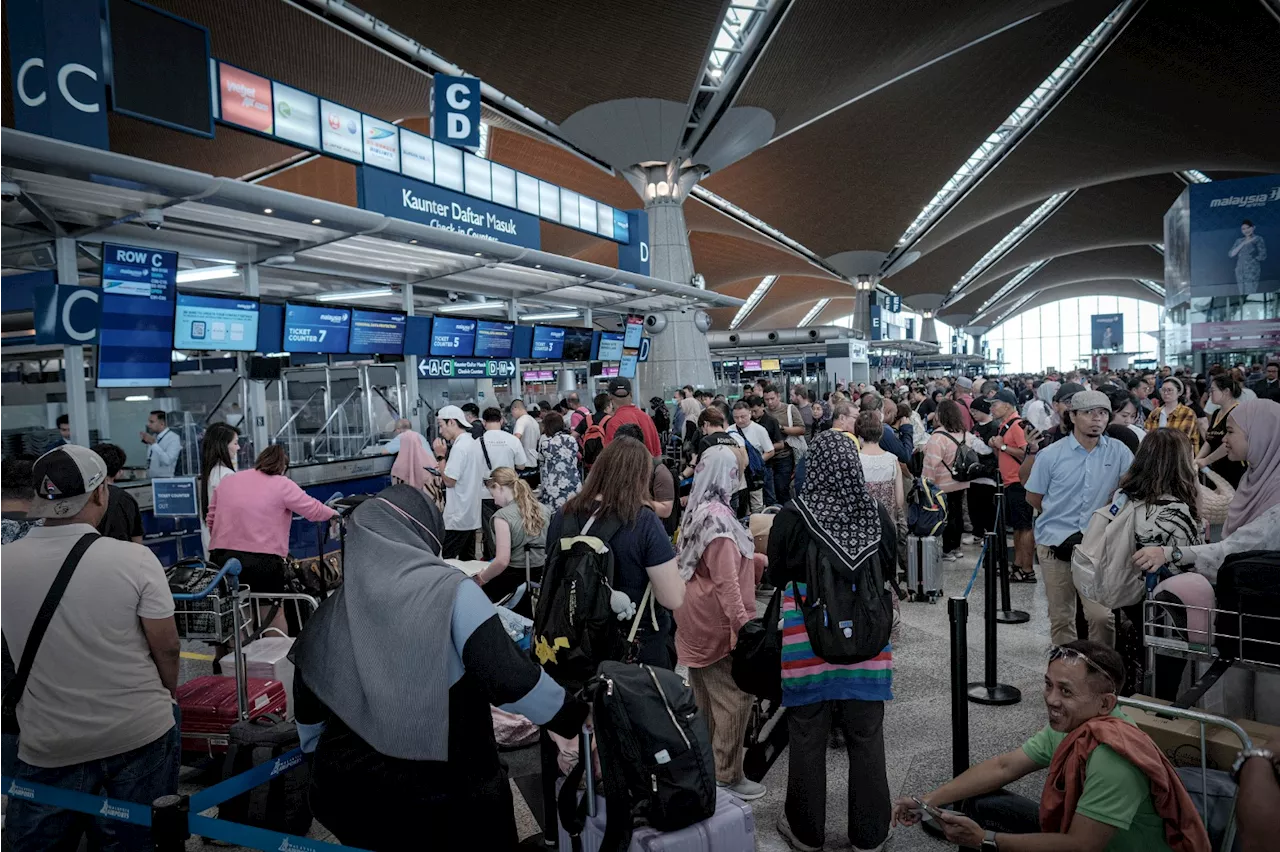 KLIA Terminal 2 sesak, ribuan penumpang terkandas ke Sabah, Sarawak