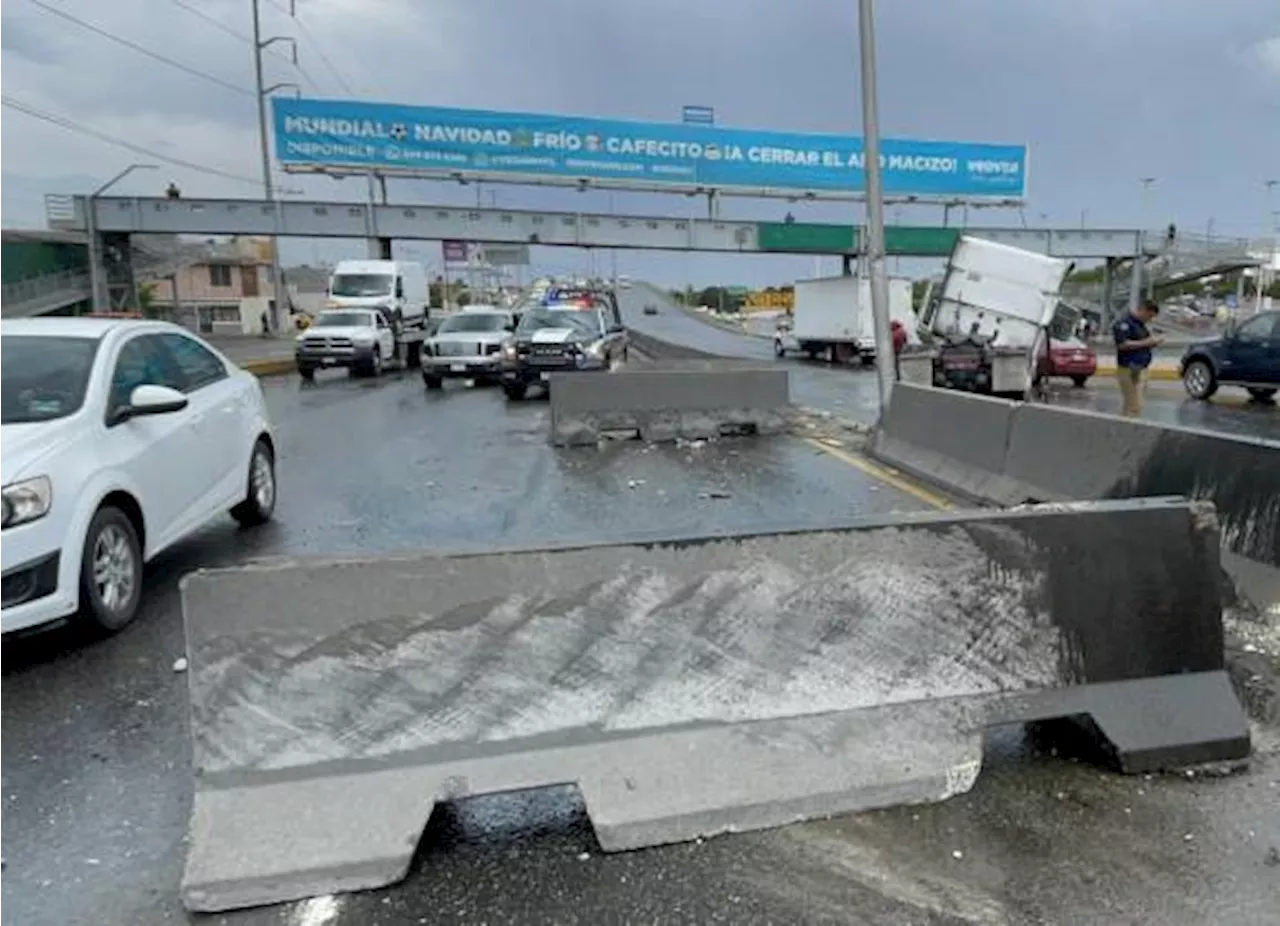 Tráiler causa fuerte accidente y caos vial al oriente de Saltillo