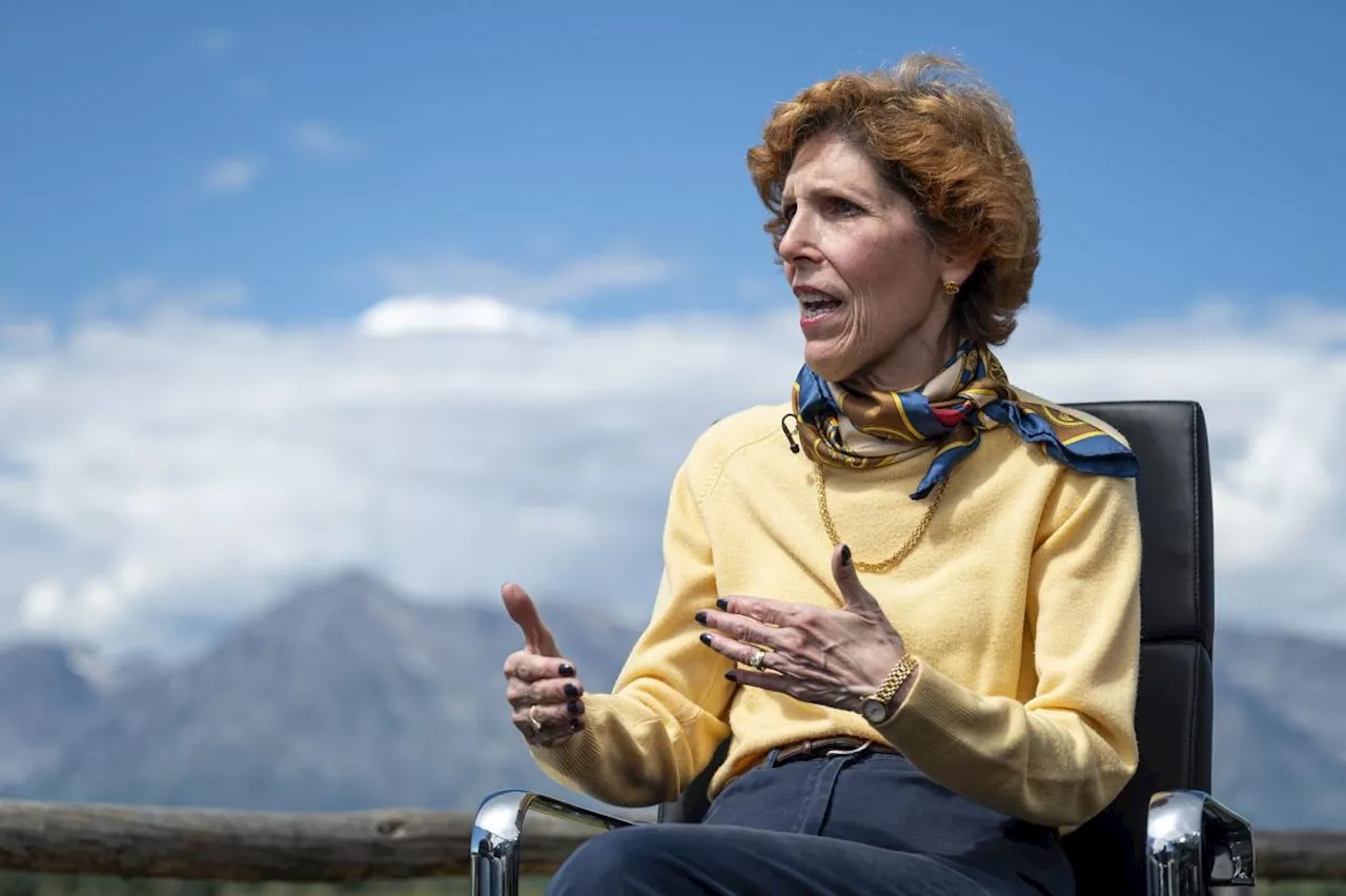 Mester Says Fed Can Hold Rates Steady, Not In a Hurry to Cut