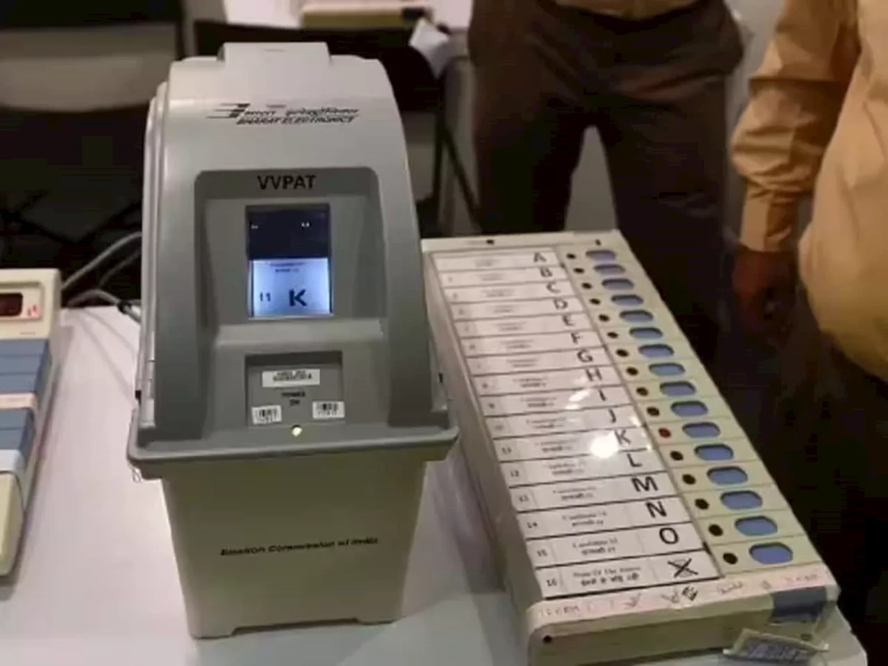 தாமரையில் 1 முறை ஓட்டுப்போட்டா... பாஜகவுக்கு விழும் 2 வாக்குகள்... EVM குளறுபடி