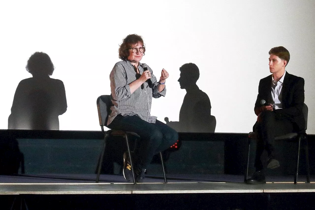 Marne : la comédienne Anne Le Ny débat avec le public de ce bourg