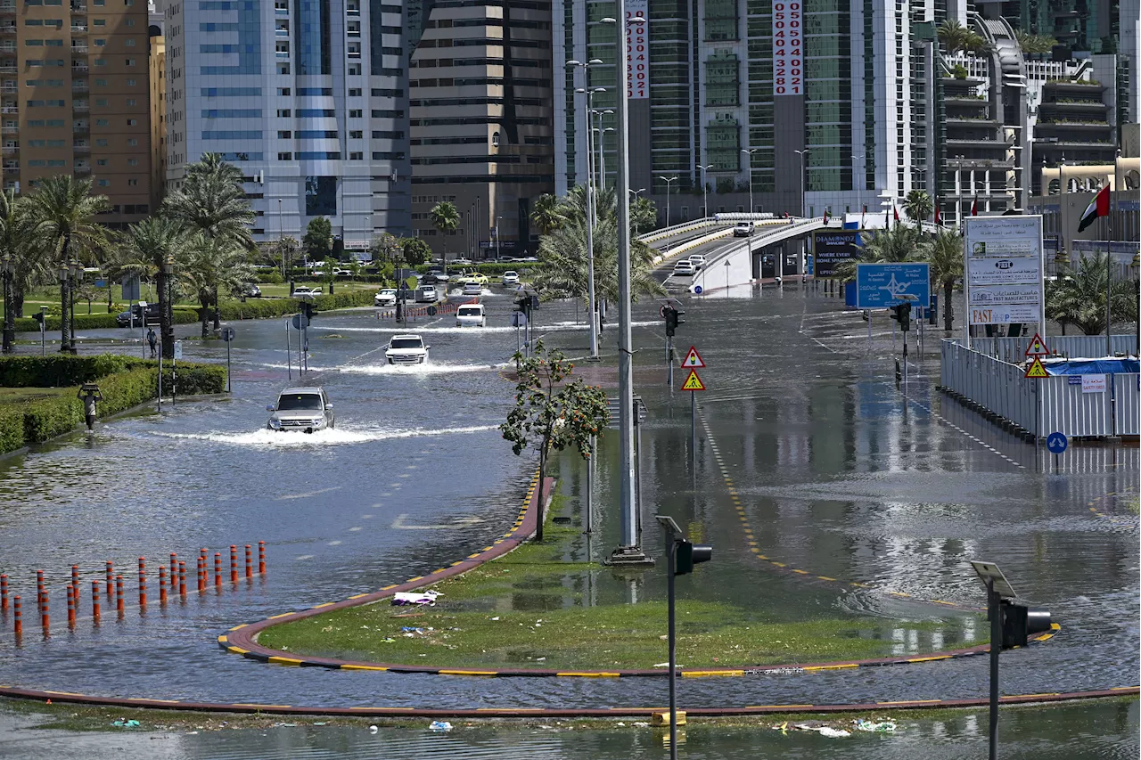 Oman, 18 morti per alluvione: mai così tanta pioggia da 75 anni negli Emirati