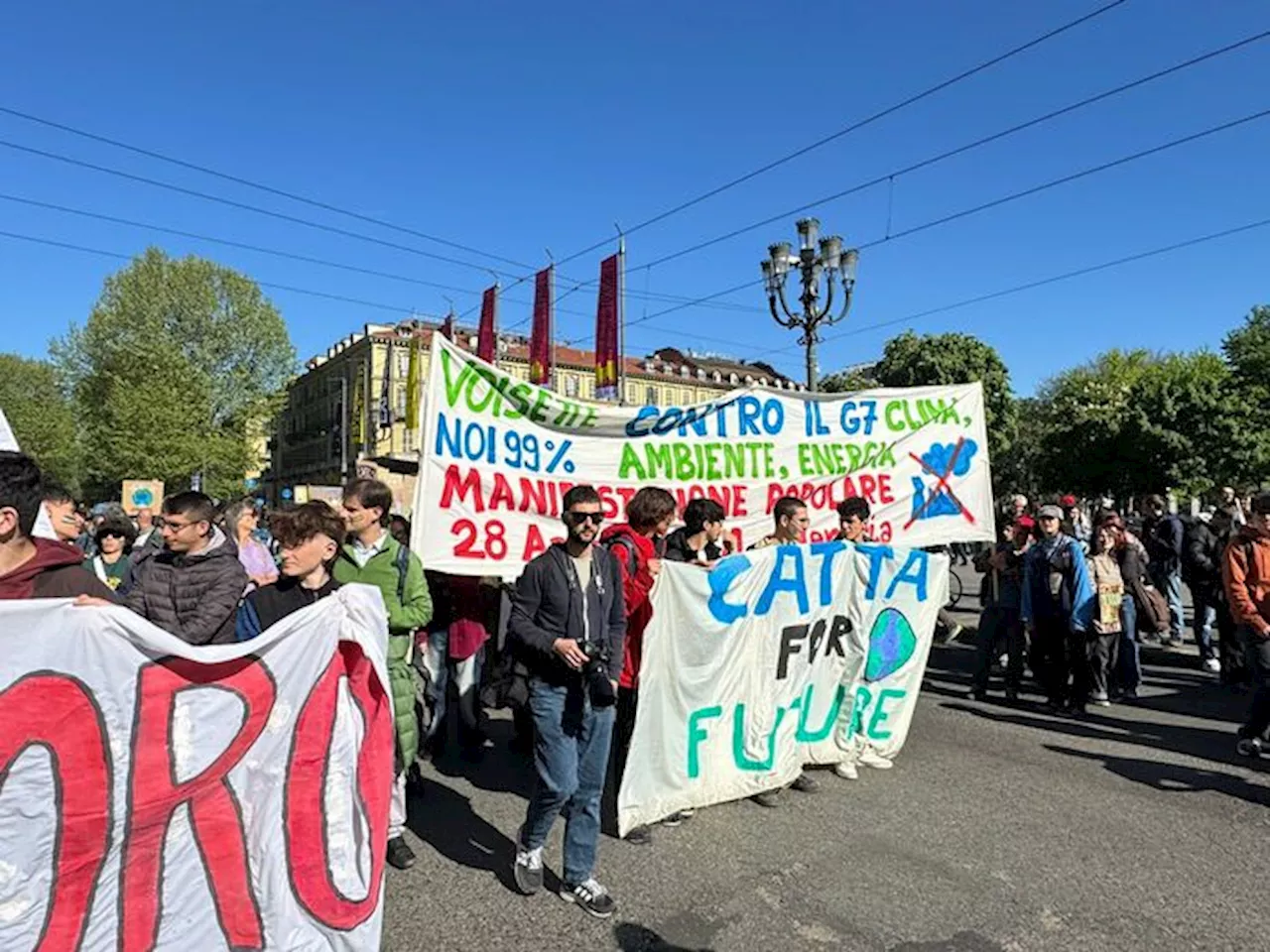 Fridays for future, un migliaio in corteo a Torino