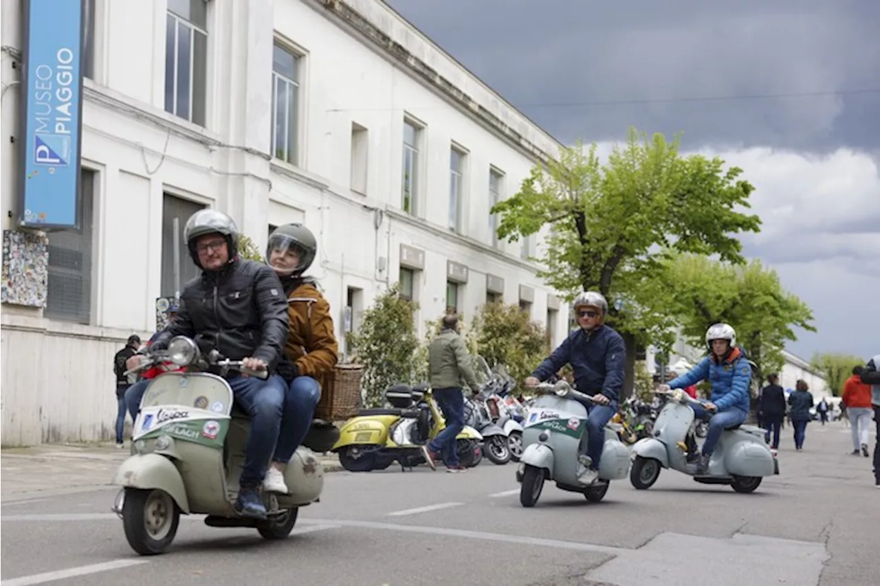 Via al raduno, Pontedera capitale mondiale della Vespa