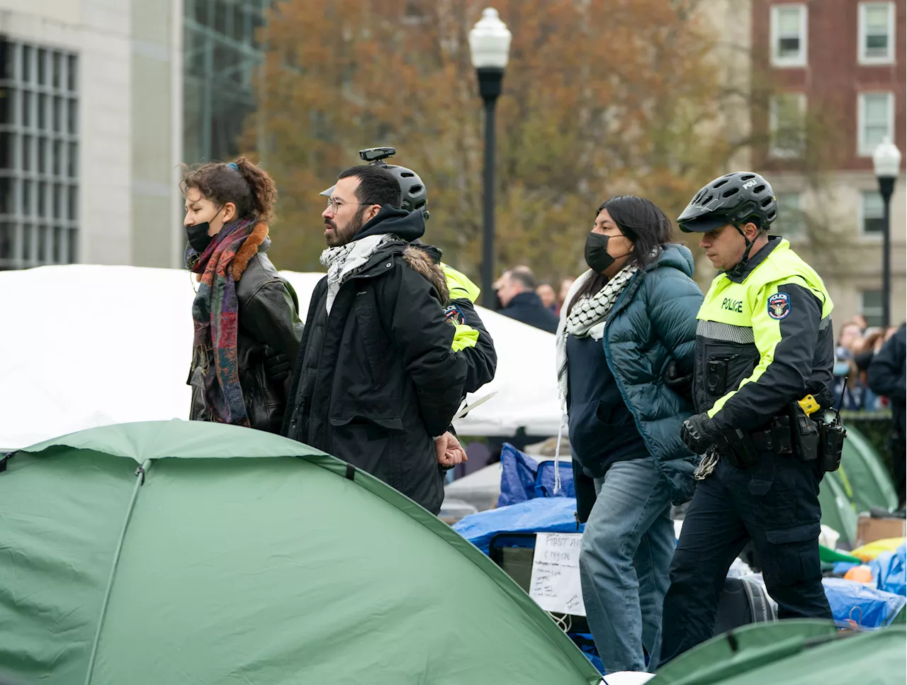 Police Arrest Over 100 at Columbia Pro-Palestine Student Protest