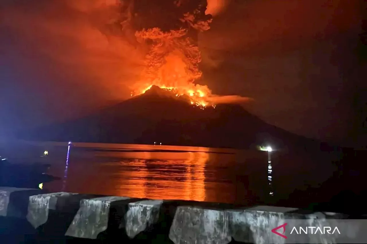 Kemarin, banjir lahar dingin Gunung Semeru hingga letusan Gunung Ruang