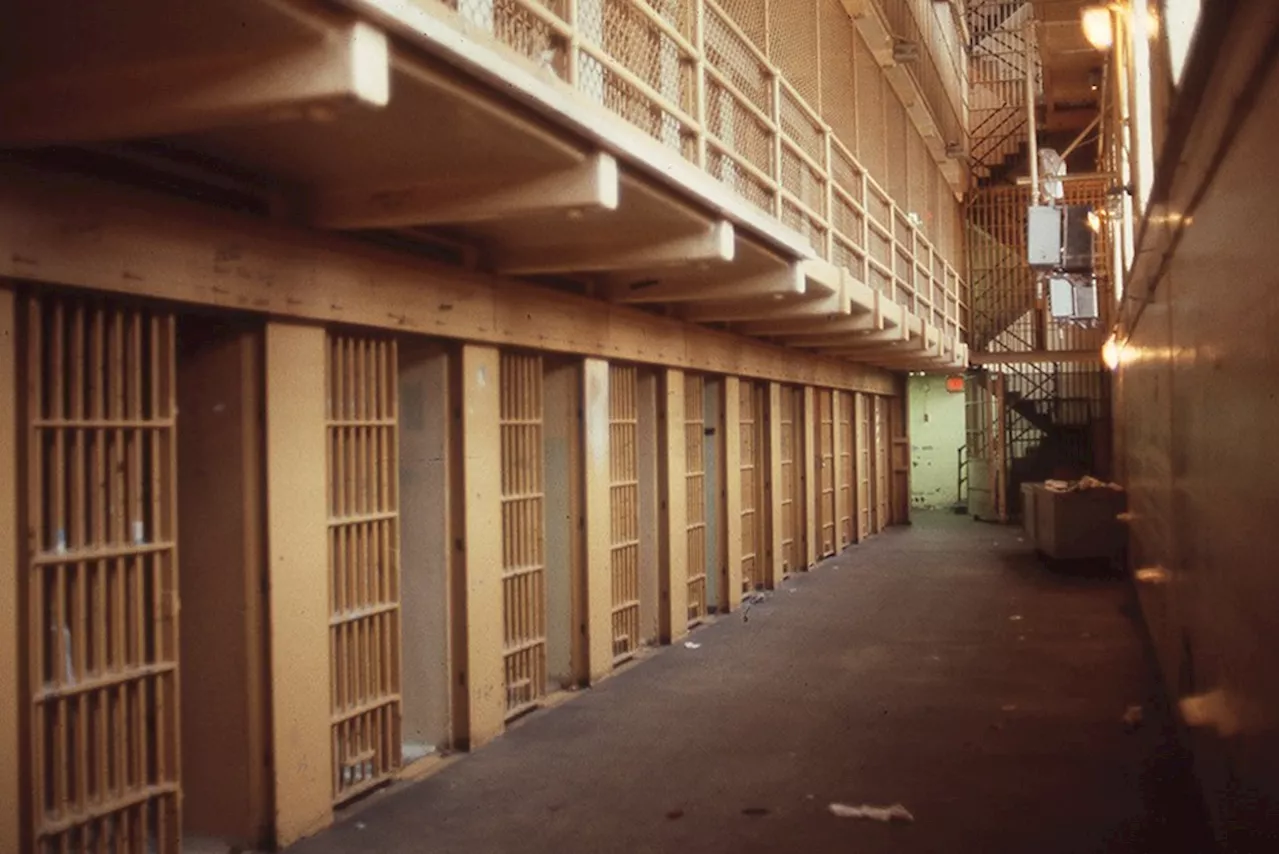 B.C. prison guard assaulted 200+ inmates, lawsuit alleges