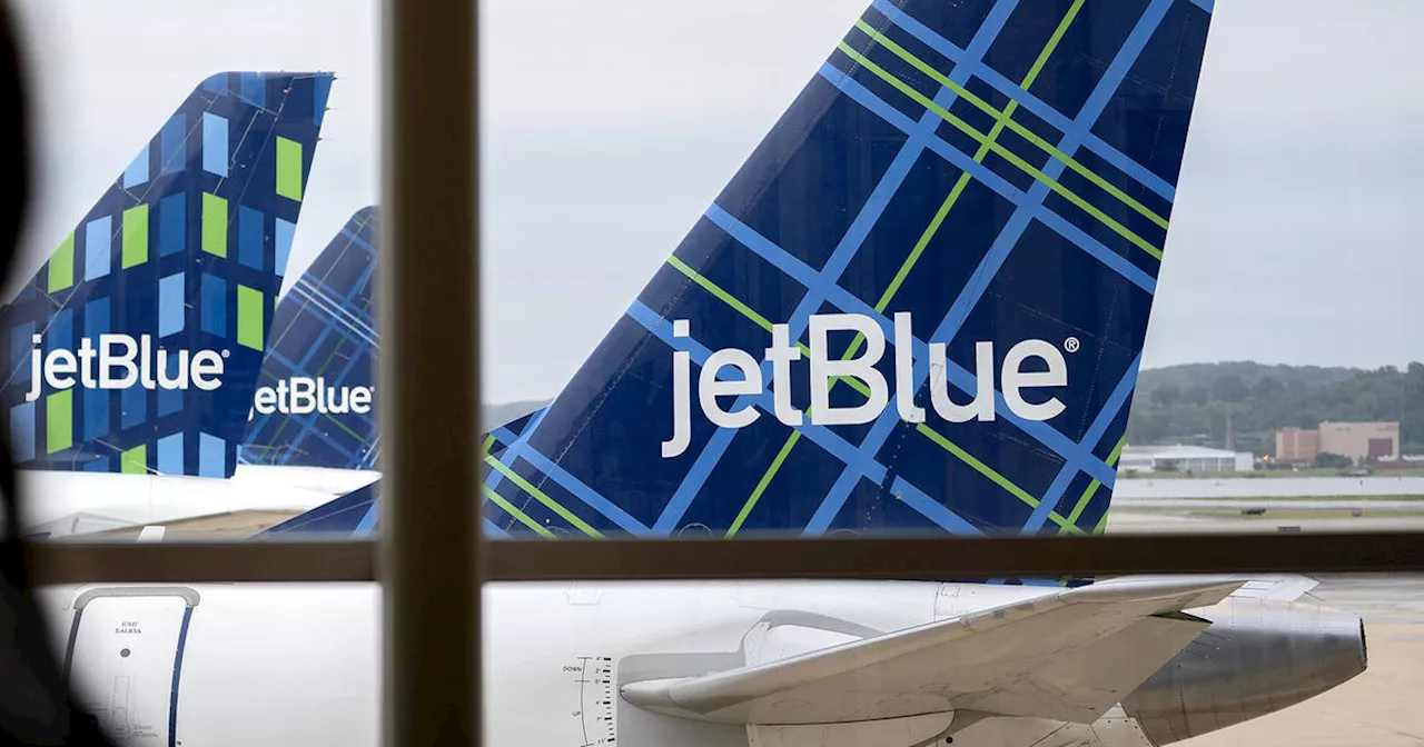 Boston bound JetBlue flight has close call on runway at Reagan National