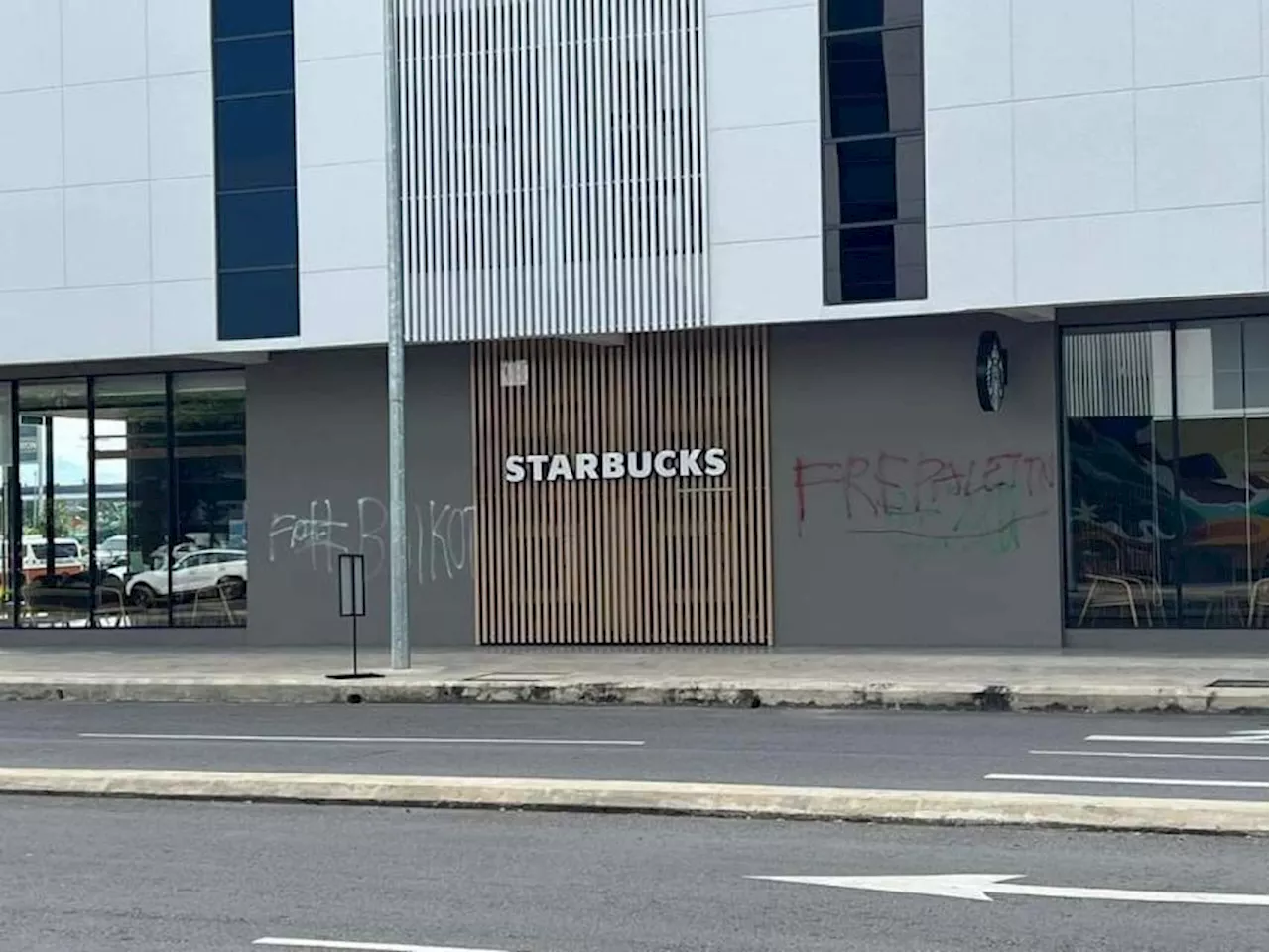 Polis siasat kes conteng dinding Starbucks, McDonald's Tawau