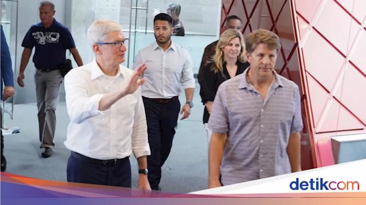 Potret Bos Apple Tim Cook Mampir ke Binus University