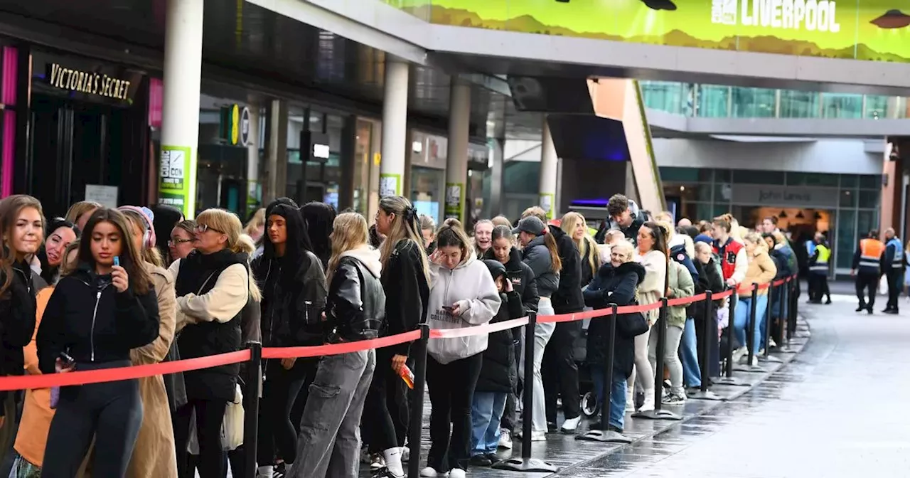 Huge queues outside SHEIN as new pop-up shop opens