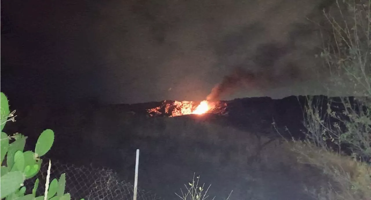 “Tronaba horrible”, bomberos atienden incendio en basurero de Naucalpan