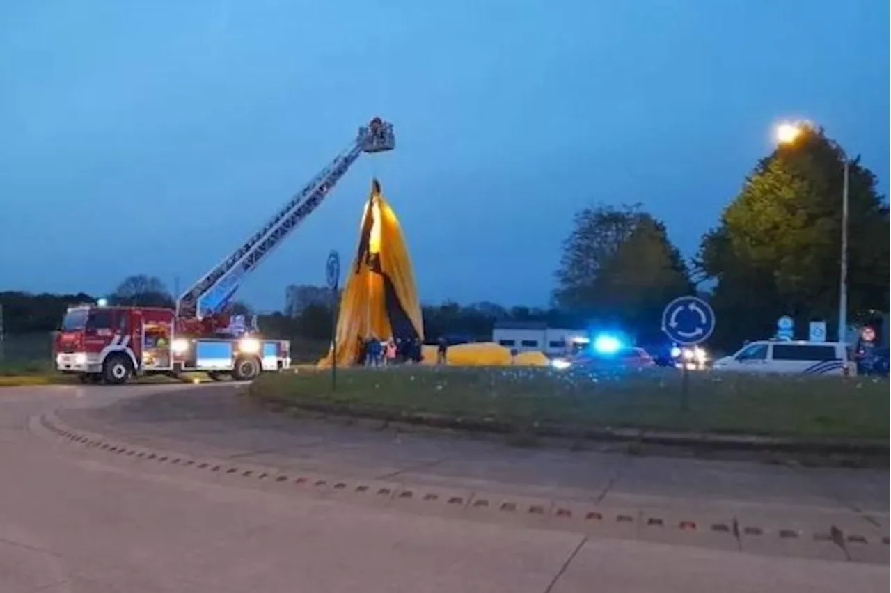 Luchtballon maakt onvoorziene landing op rotonde Toekomstlaan