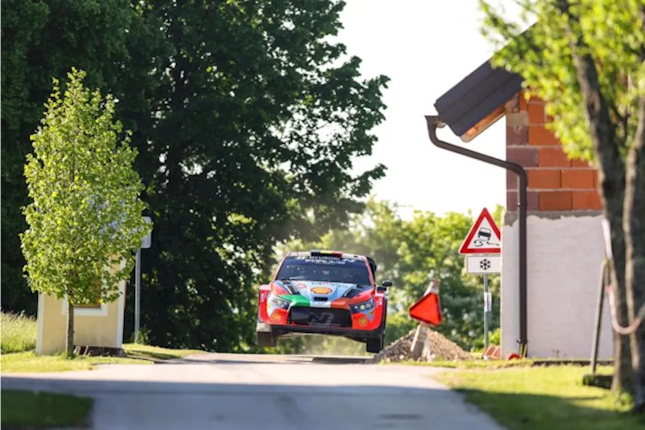 Thierry Neuville en Elfyn Evans delen de leiding in de Rally van Kroatië