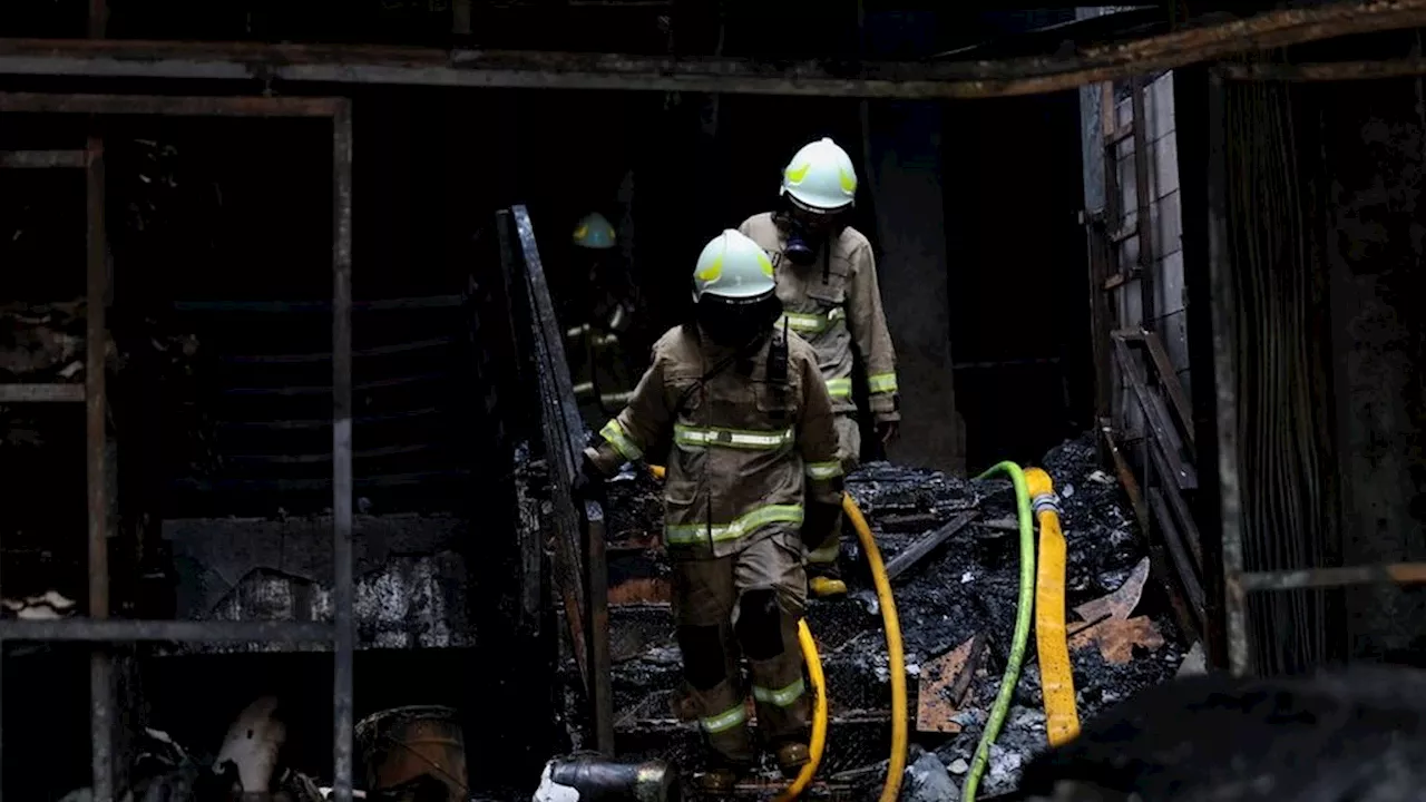 Butuh 13 Jam Mendinginkan Bara Perenggut Tujuh Nyawa di Mampang Prapatan