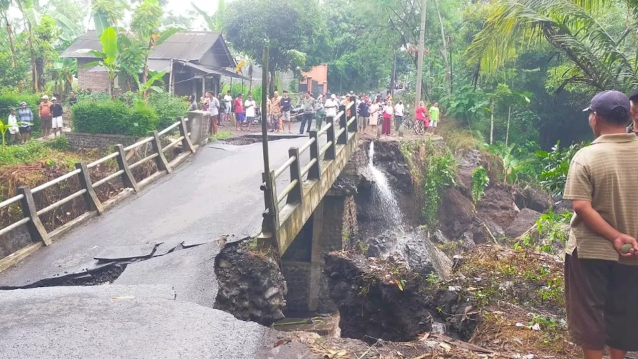 Lahar Hujan Semeru Tewaskan Tiga Orang dan Rusak Jembatan