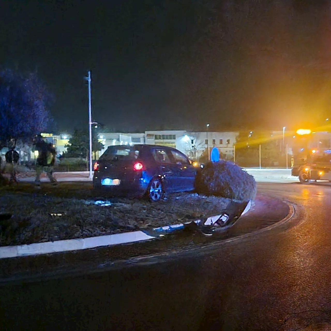 Roma, ubriaco non si ferma all’alt e travolge un carabiniere: 34enne semina il panico a Colleferro