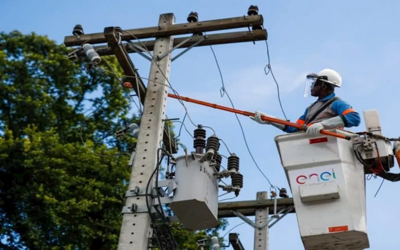 Mutirão pós chuva restabelece energia e remove galhos caídos na rodovia Rio-Santos